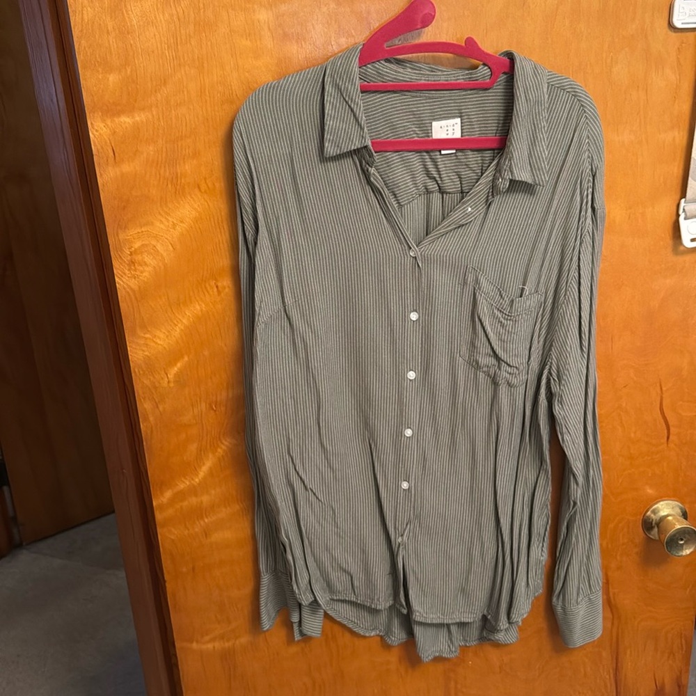 Collared chambray button down